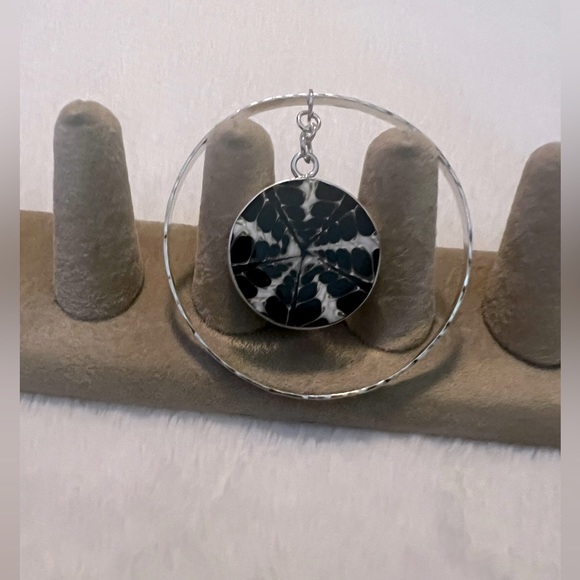 Sterling Troca Shell Hammered Bracelet - Picture 3 of 7